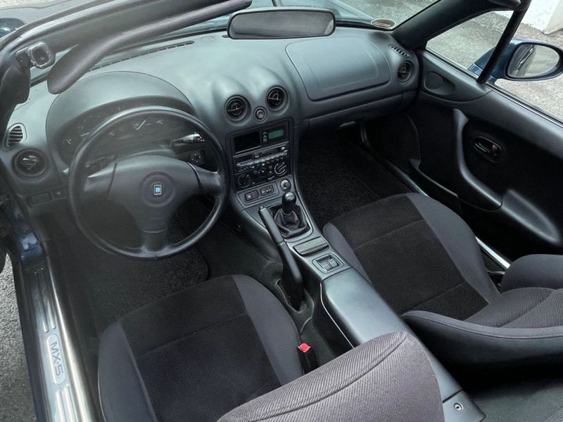 Mazda MX-5 • 1998 • 121,000 km 4