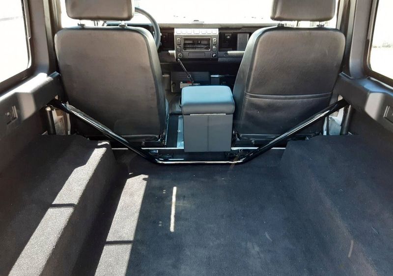 Land Rover Defender • 2003 • 109,000 km 2