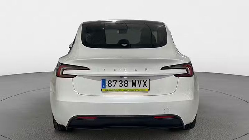 Tesla Model 3 • 2024 • 2,750 km 21