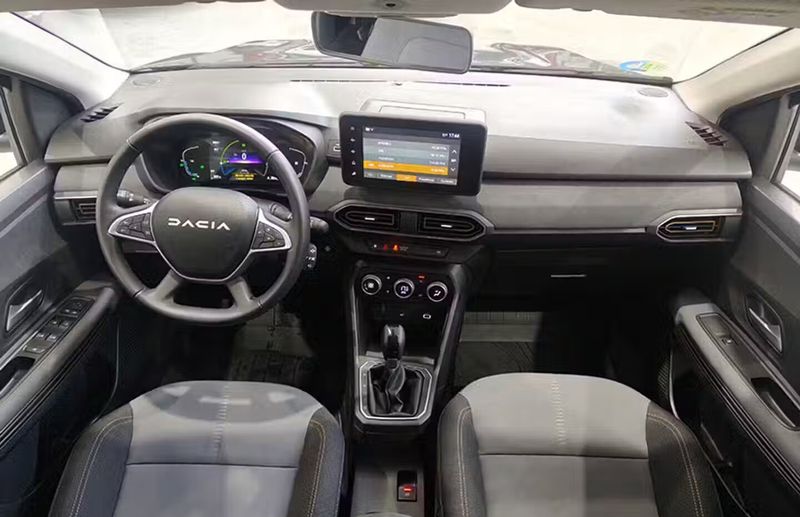 Dacia Lodgy • 2024 • 3,809 km 5