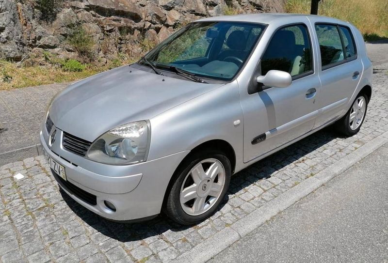 Renault Clio • 2005 • 139,999 km 2