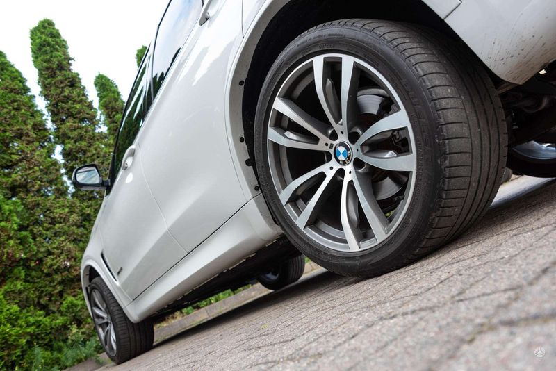 BMW X5 • 2014 • 189,000 km 21