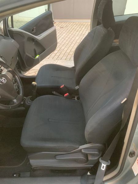 Toyota Yaris • 2008 • 87,000 km 6