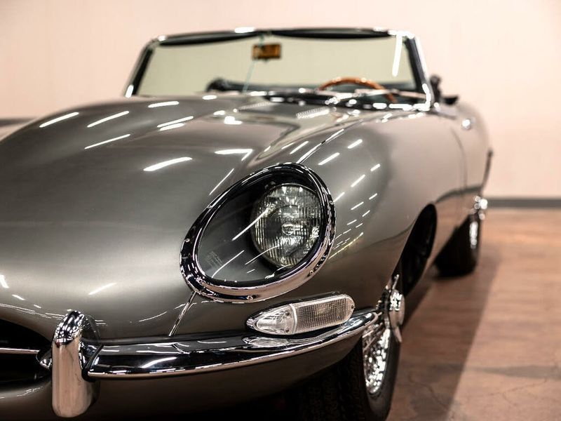 Jaguar E-PACE • 1967 • 42,690 km 32