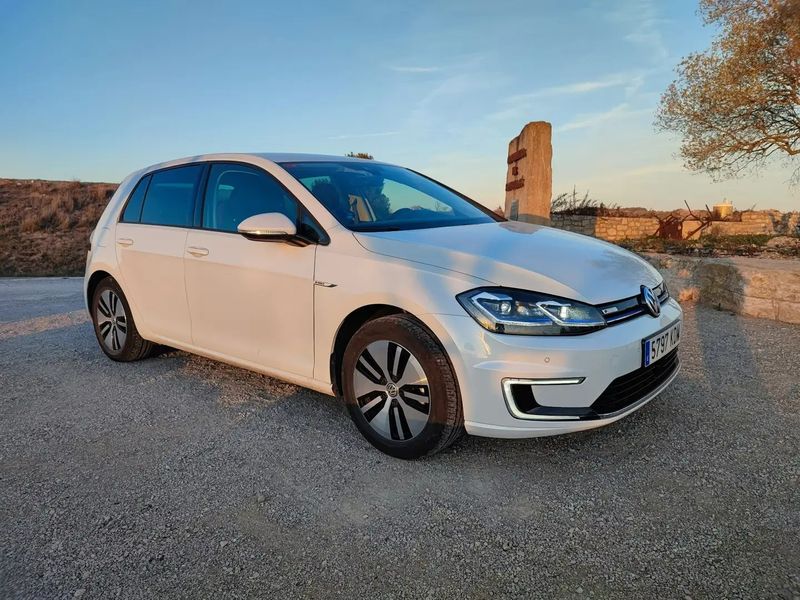 Volkswagen Golf • 2017 • 90,000 km 1