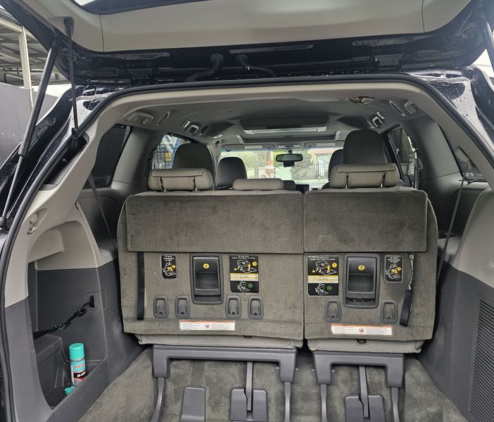 Toyota Sienna • 2015 • 71,123 mi 9