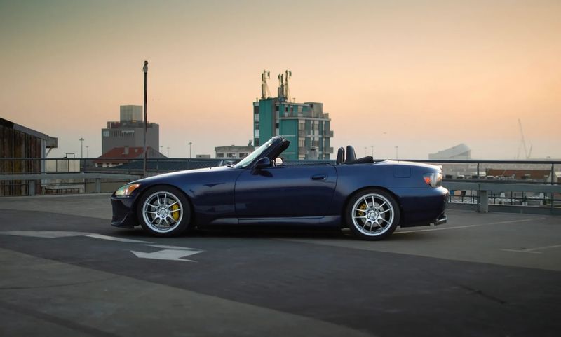 Honda S2000 • 2000 • 119,000 km 5