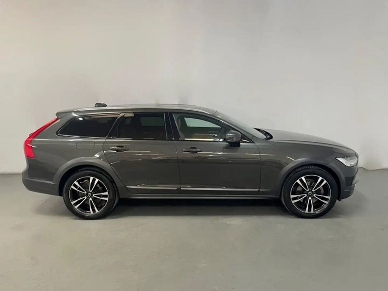 Volvo V90 • 2020 • 85,000 km 4
