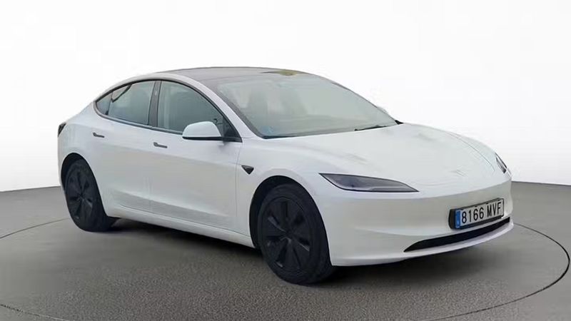 Tesla Model 3 • 2024 • 5,418 km 1