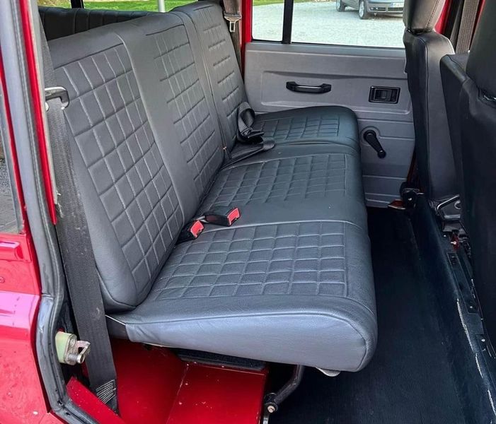 Land Rover Defender • 2001 • 205,000 km 3