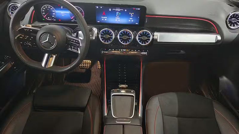 Mercedes-Benz GLB-Class • 2024 • 3,912 km 9