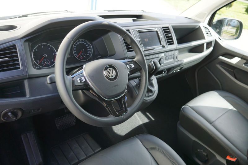 Volkswagen Caravelle • 2016 • 139,000 km 3