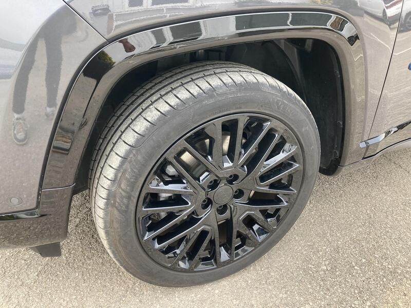 Jeep Compass • 2023 • 8,501 km 9