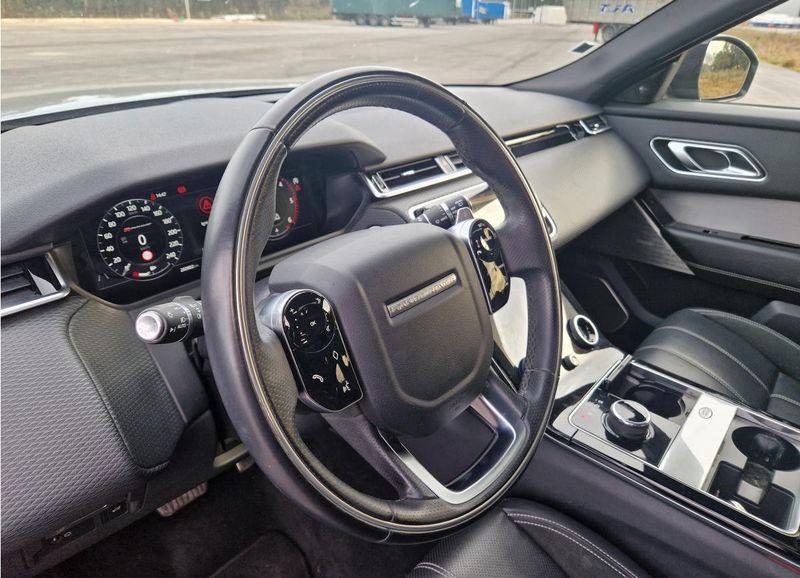 Land Rover Range Rover • 2020 • 250,000 km 4