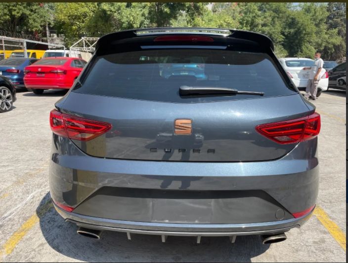 Seat Leon • 2020 • 68,000 km 2