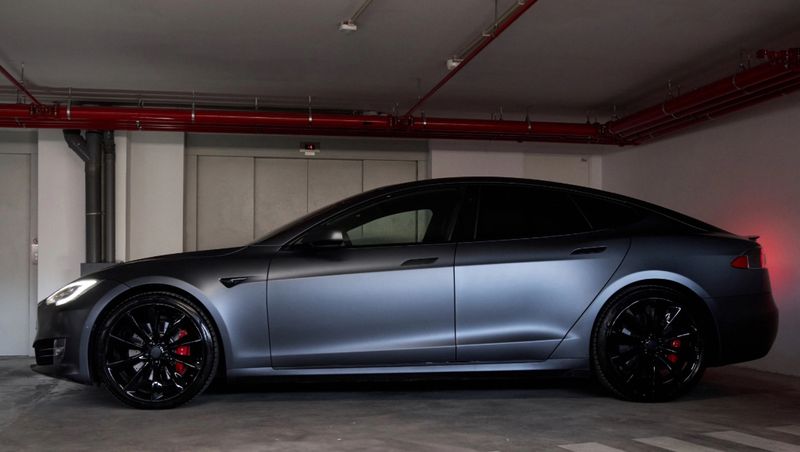 Tesla Model S • 2019 • 74,000 km 2