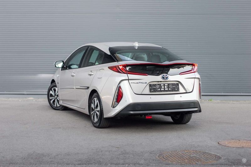 Toyota Prius • 2017 • 144,500 km 12