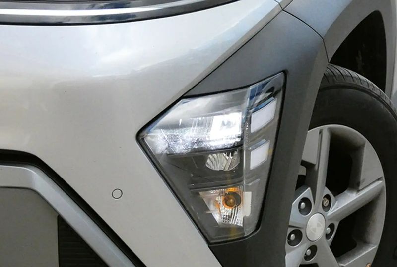 Hyundai Kona • 2023 • 9,654 km 8