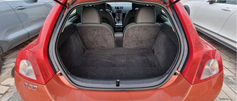 Volvo C30 • 2010 • 150,000 km 2