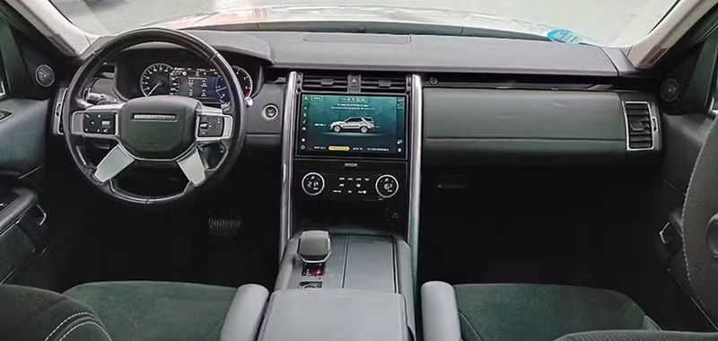 Land Rover Discovery • 2021 • 71,137 km 6