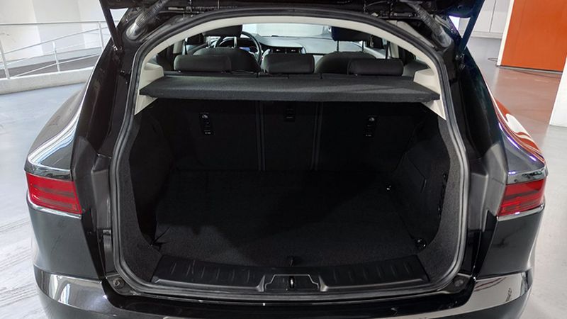 Jaguar E-PACE • 2021 • 32,978 km 2