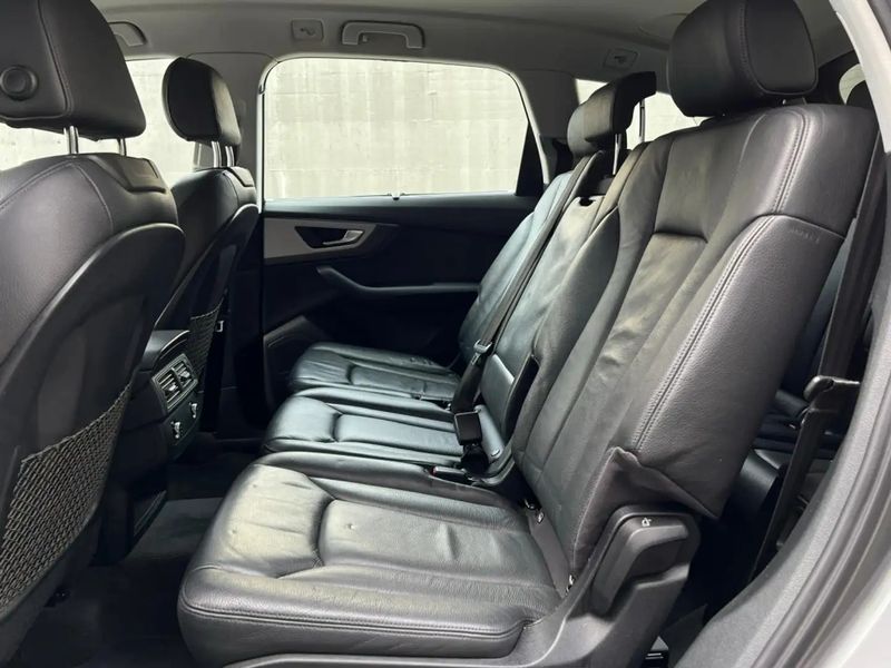 Audi Q7 • 2016 • 175,000 km 3