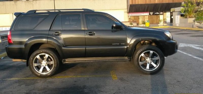 Toyota 4 Runner Limited • 2007 • 160,000 km 3