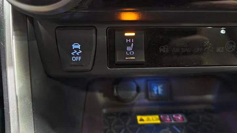 Toyota RAV4 • 2023 • 38,609 km 7