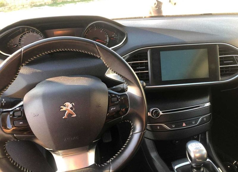 Peugeot 308 • 2017 • 110,000 km 3