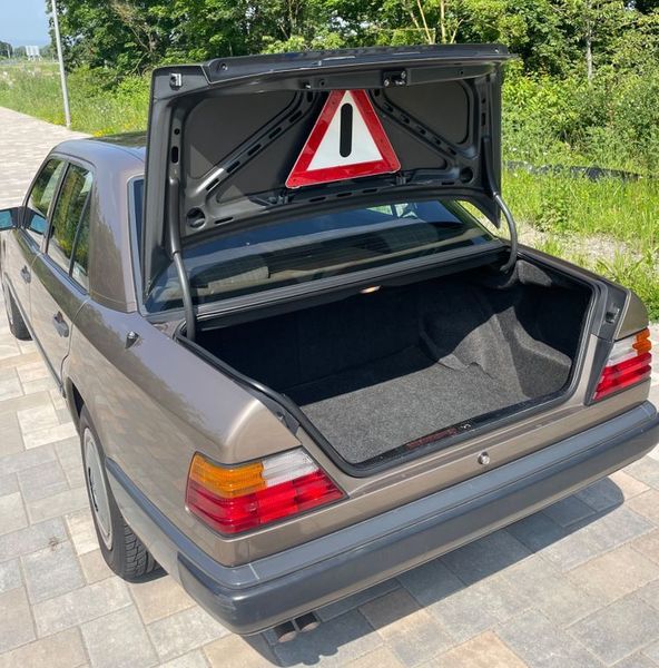 Mercedes-Benz 260 - 560 SE • 1989 • 214,700 km 8