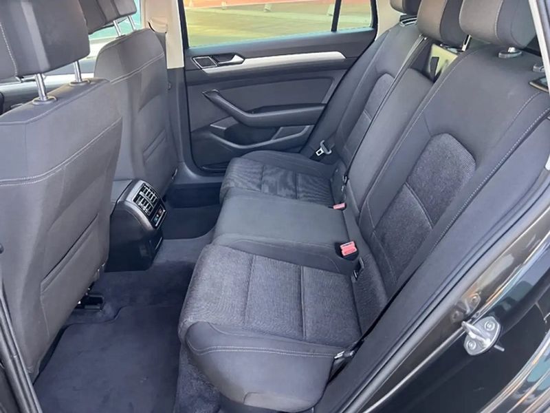 Volkswagen Passat Variant • 2018 • 53,500 km 9