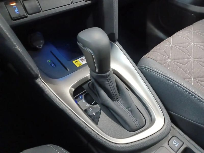 Toyota Yaris • 2023 • 5,500 km 10