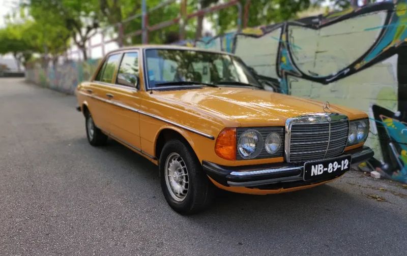 Mercedes-Benz 200 - 300 • 1981 • 566,000 km 1