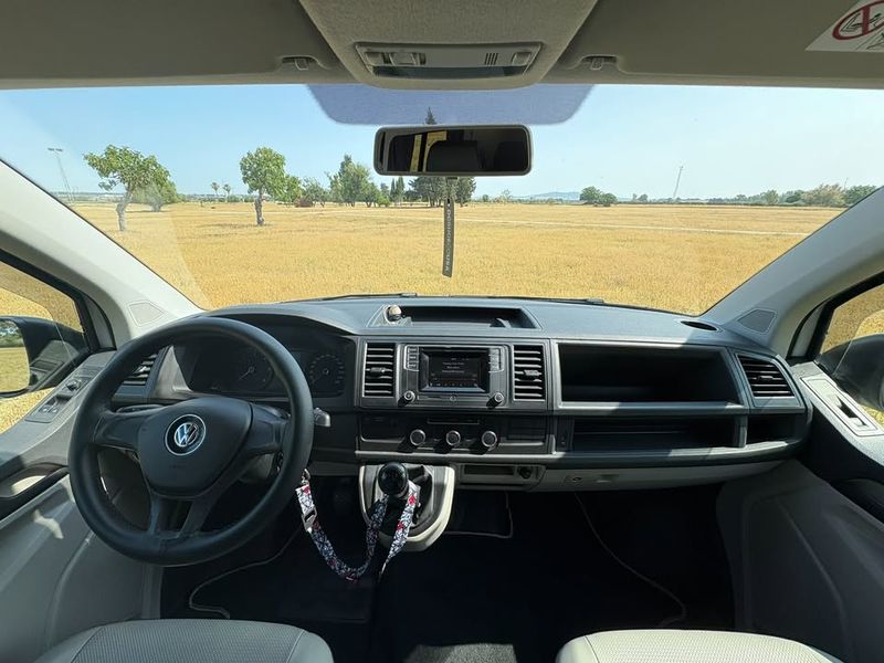 Volkswagen T5 Transporter Shuttle • 2016 • 235,200 km 4