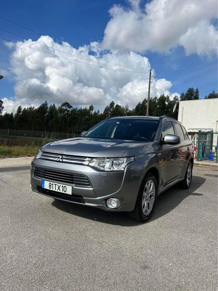 Mitsubishi Outlander • 2014 • 185,000 km 1
