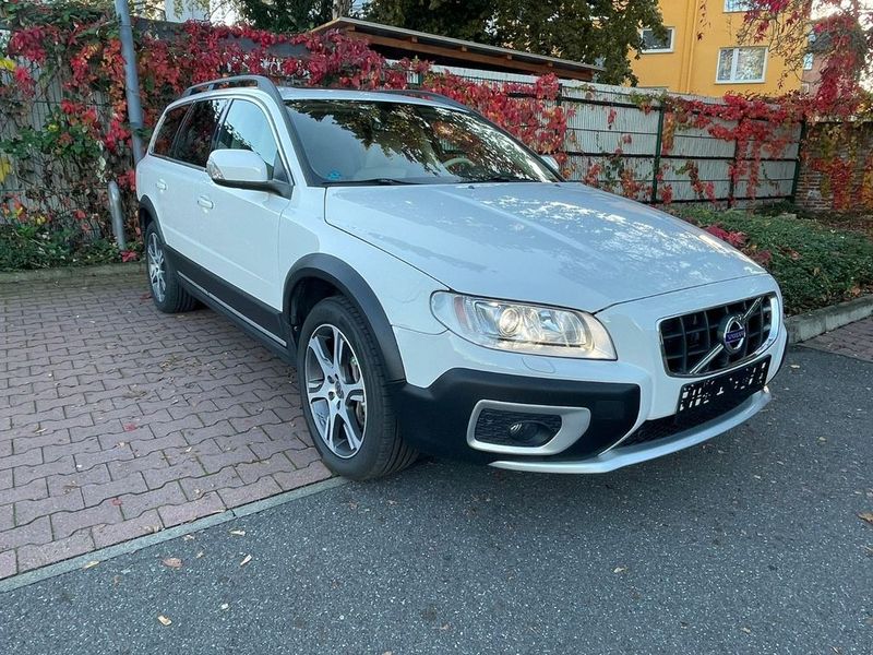 Volvo XC70 • 2013 • 135,763 km 2
