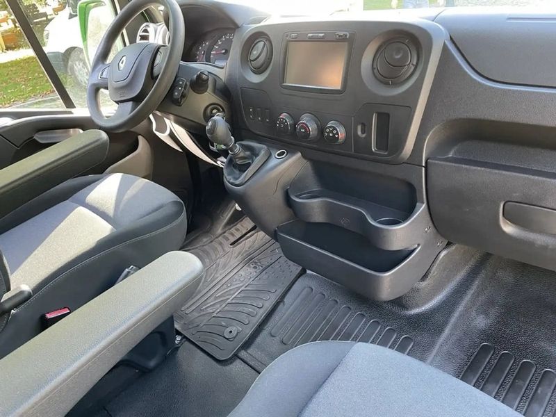 Renault Master • 2019 • 198,000 km 6