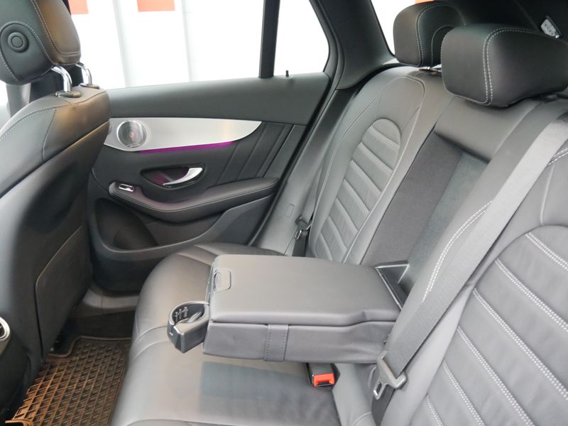 Mercedes-Benz GLC-Class • 2020 • 18,000 km 14