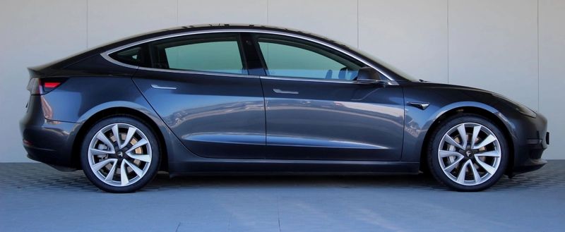 Tesla Model 3 • 2019 • 90,024 km 4