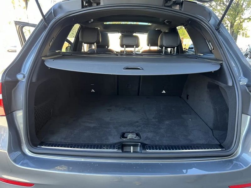 Mercedes-Benz GLC • 2019 • 55,000 km 12