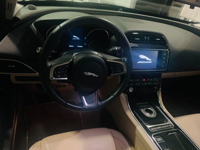 Jaguar XE • 2018 • 80,000 km 5