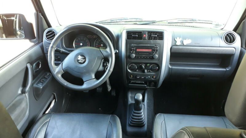 Suzuki Jimny • 2009 • 83,210 km 4