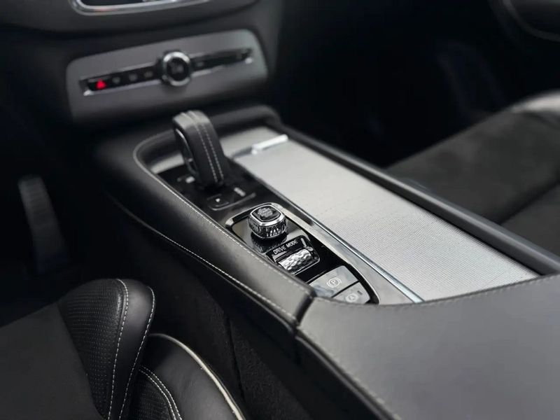 Volvo XC • 2021 • 82,000 km 4