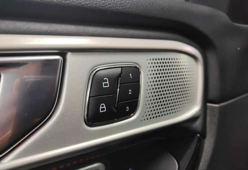 Ford Explorer • 2021 • 100,200 km 11