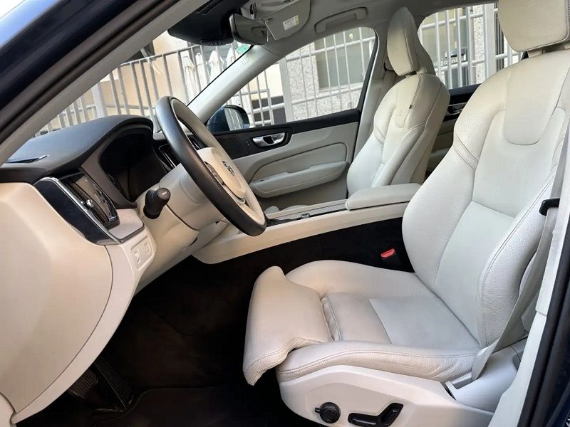 Volvo XC60 • 2019 • 71,800 km 4