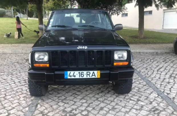 Jeep Cherokee • 2001 • 158,000 km 1