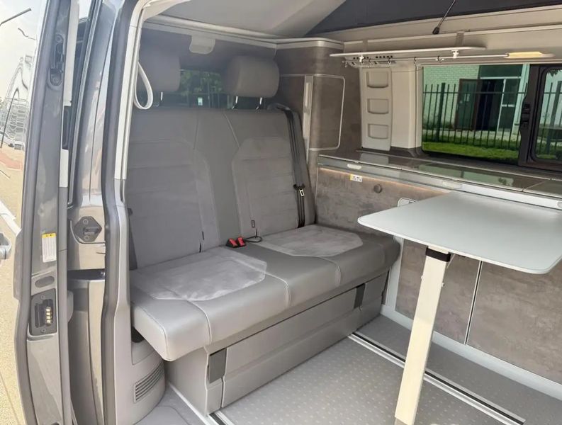 Volkswagen California • 2022 • 42,000 km 9