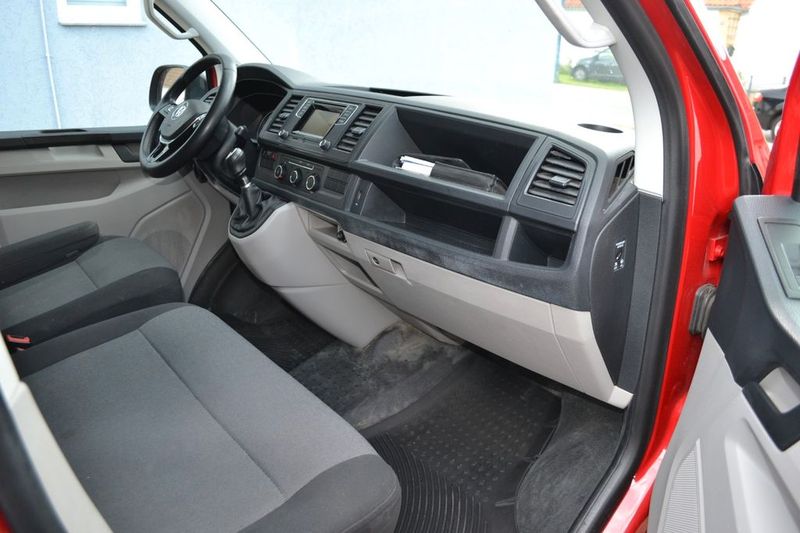 Volkswagen T5 Transporter Shuttle • 2017 • 88,000 km 5