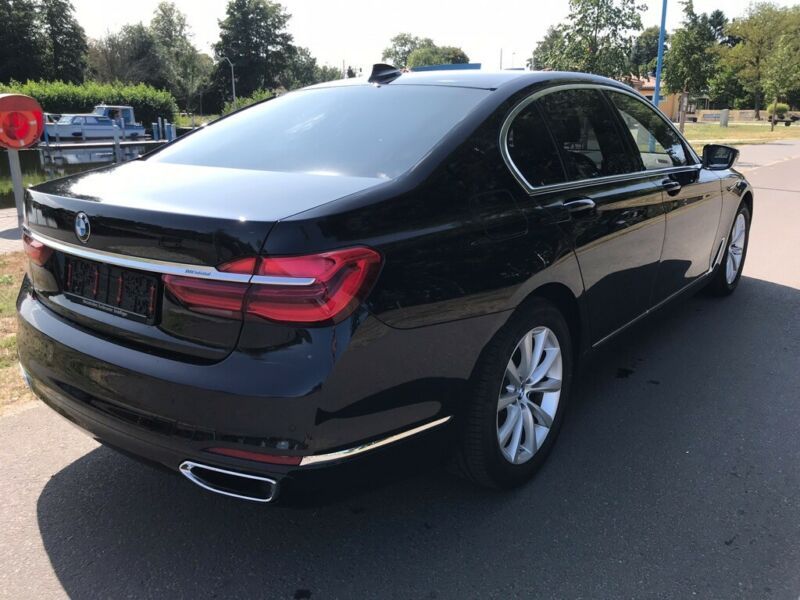 BMW 7 • 2016 • 80,786 km 6