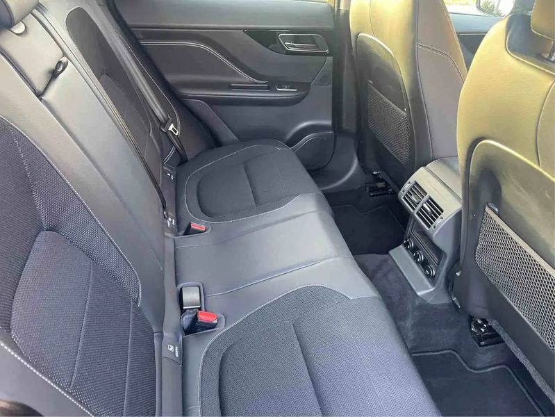 Jaguar F-Pace • 2016 • 106,000 km 5